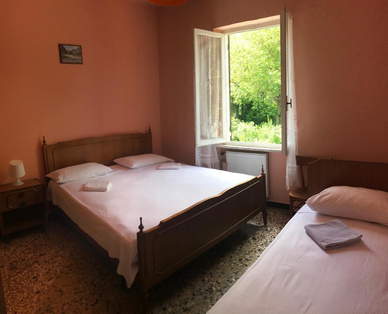 Albergo Delfino San Pietro d'Olba Exterior photo